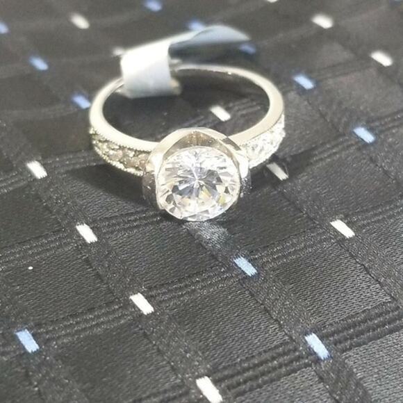 New‎ stainless steel ring with CZs size 7 - Picture 7 of 7